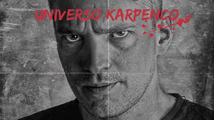 Bosque nocturno con bruma